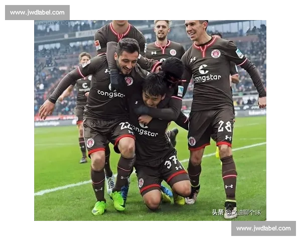 高清流畅足球赛事在线观看平台尽享全球精彩对决实时直播回放分析 - 副本 (31) - 副本 - 副本 - 副本