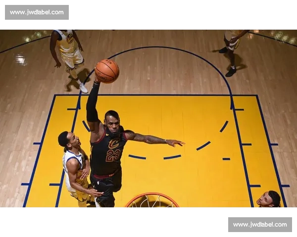 今日篮球焦点:NBA季后赛对决激烈进行球员表现引热议 今日篮球焦点:NBA季后赛对决激烈进行球员表现引热议